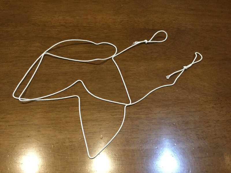 ハロウィンの製作でタコ糸を準備した写真