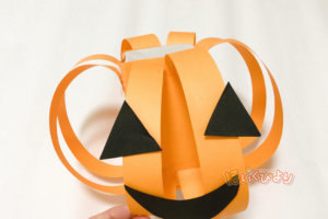 ハロウィンの製作でかぼちゃのくじ完成写真