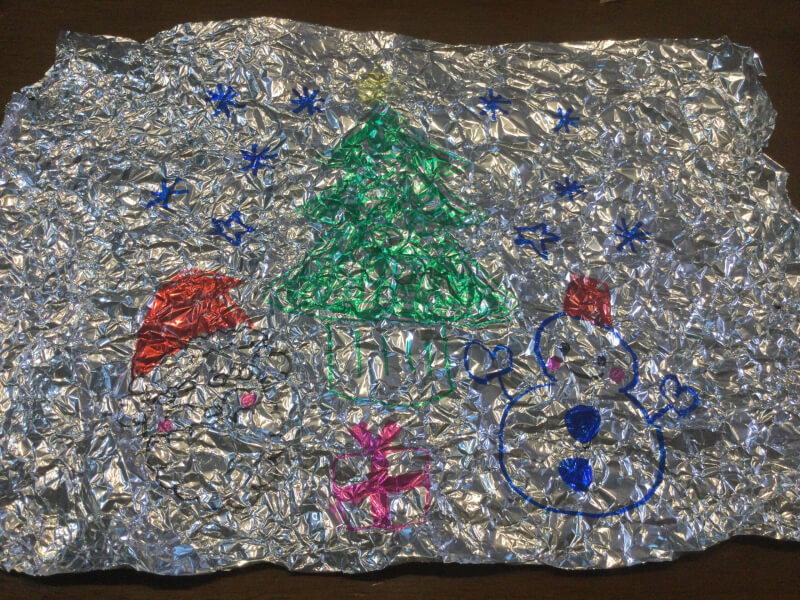 アルミホイルを丸めて作る、キラキラクリスマス絵の作り方【壁面飾り】 | ほいくびより